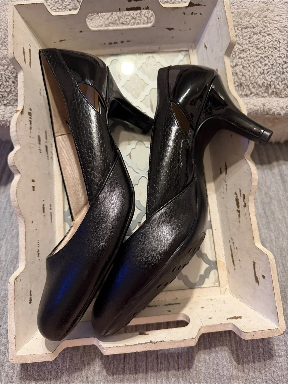 Life Stride Black Pointed-Toe Comfort Pumps